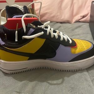 Selling Nike shoes only wear them once.